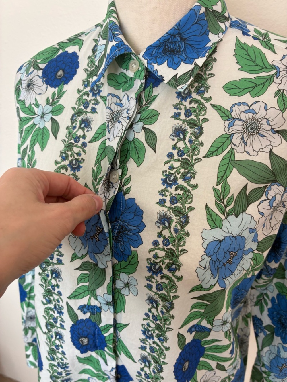 Elie Tahari Floral Button Down Shirt - Picture 3 of 9
